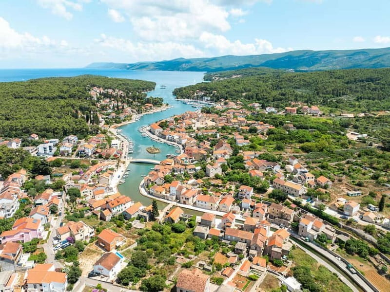 Makarska: 3-Island Speedboat Golden Horn & Blue Lagoon Tour - Who should book this tour