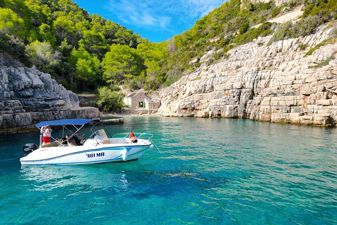 Makarska: 3-Island Speedboat Tour with Cave and Blue Lagoon - Guides, group size, and the tone of the day