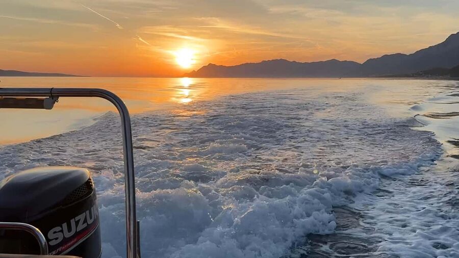 Makarska: Speedboat Sunset Tour to hidden bay on island Brač - Why this short sunset trip works