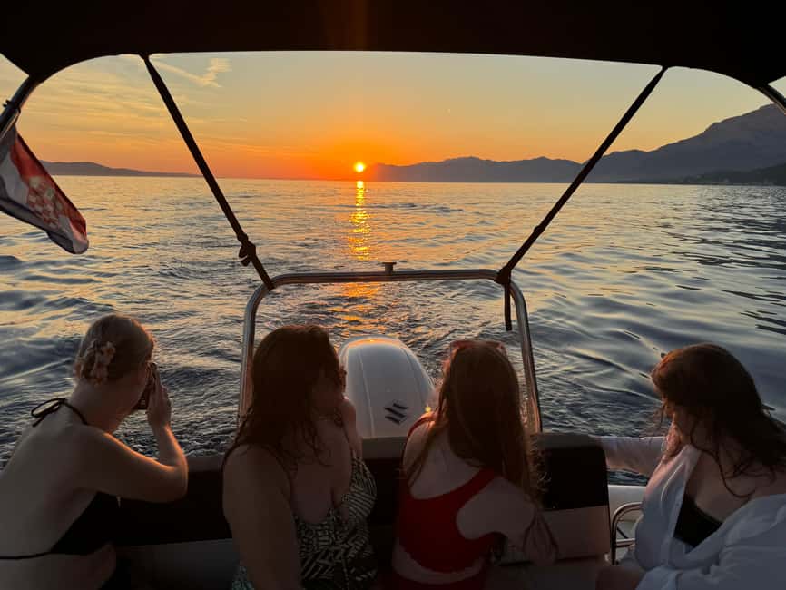 Makarska: Speedboat Sunset Tour to hidden bay on island Brač - Leaving Makarska port by speedboat