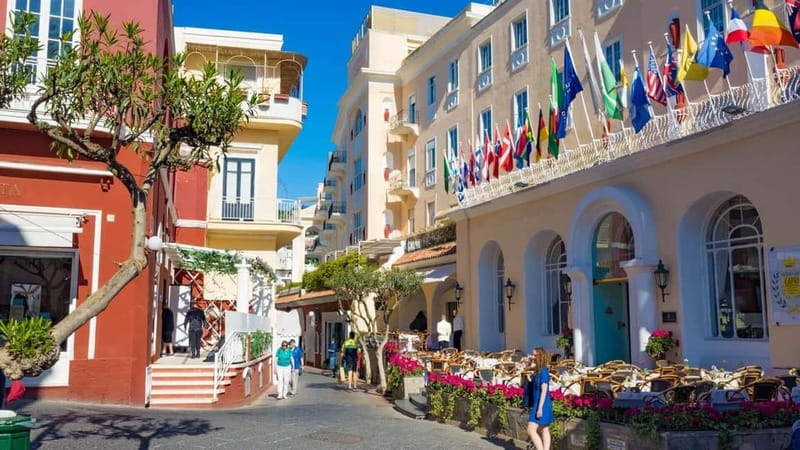 Marina Grande: Guided Capri Island Hop-On Hop-Off Bus Tour - Who should choose this experience?