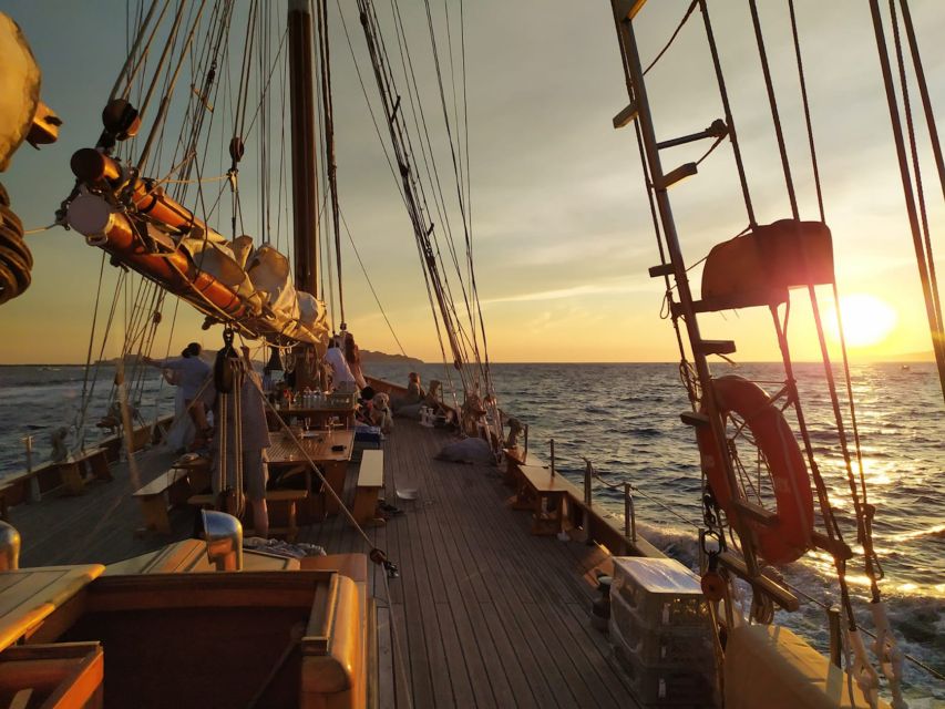 Marseille: Frioul Islands Sunset Cruise with Cocktail Dinner - Should you book the Marseille sunset cruise?