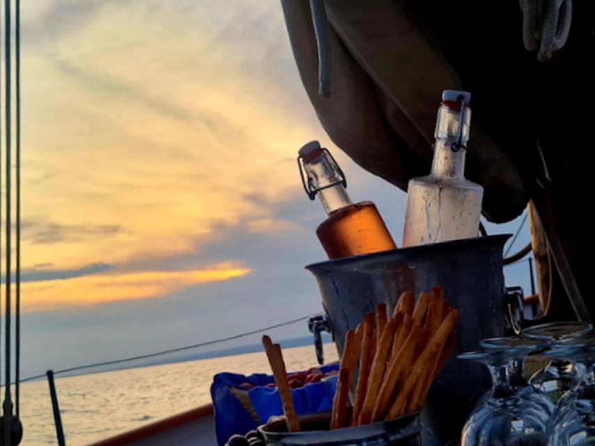 Marseille: Sunset Cruise Cocktail-Dinner in Frioul Islands - The short crossing to the Frioul Archipelago