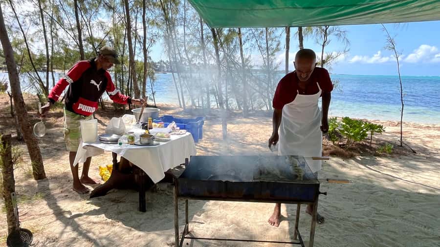 Mauritius 5 Islands Hopping Tours - PRIVATE BOAT - Snorkeling before lunch