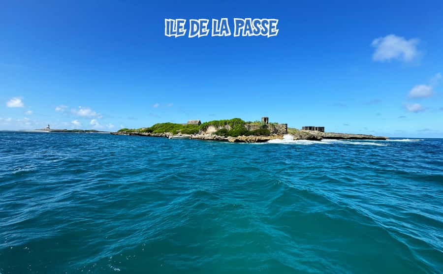 Mauritius: 5 Islands of the East Speedboat Tour with BBQ - Guides, group feel, and languages