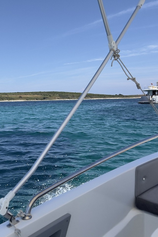 Medulin: Morning on Speedboat with Cave & Island Snorkeling - Leaving Medulin for Kamenjak Nature Park