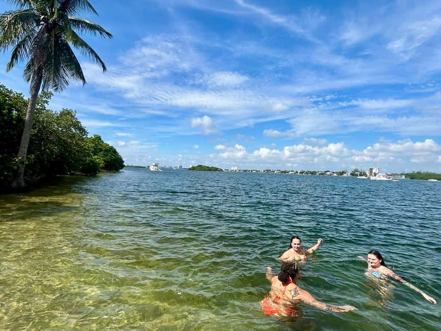 Miami: 4-Hour Island Hopping Boat Trip with Water Toys - Starting at the Fontainebleau marina