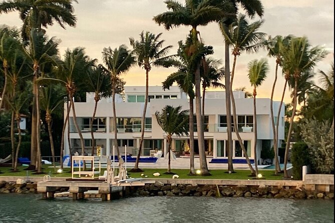 Miami and Bayside 90 min Cruise of Celebrity Islands - Downtown Miami from Biscayne Bay