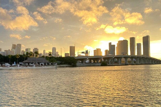 Miami and Bayside 90 min Cruise of Celebrity Islands - The Miami River and working waterfront