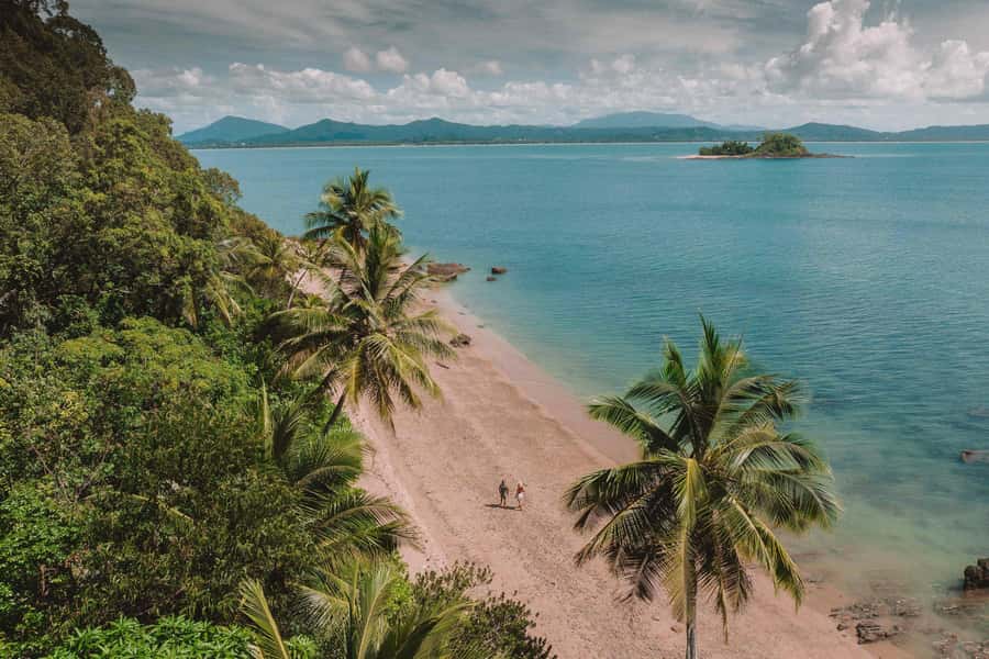 Mission Beach: Outer Great Barrier Reef & Dunk Island Tour - A small group without a private charter price