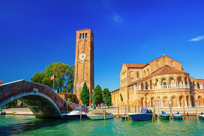 Murano & Burano Islands Guided Small-Group Tour by Private Boat - Burano’s colorful canals and handmade lace
