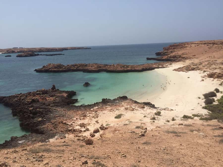 Muscat: Daymaniyat Islands Private Boat Tour with Snorkeling - Turtle Bay and the first snorkeling session