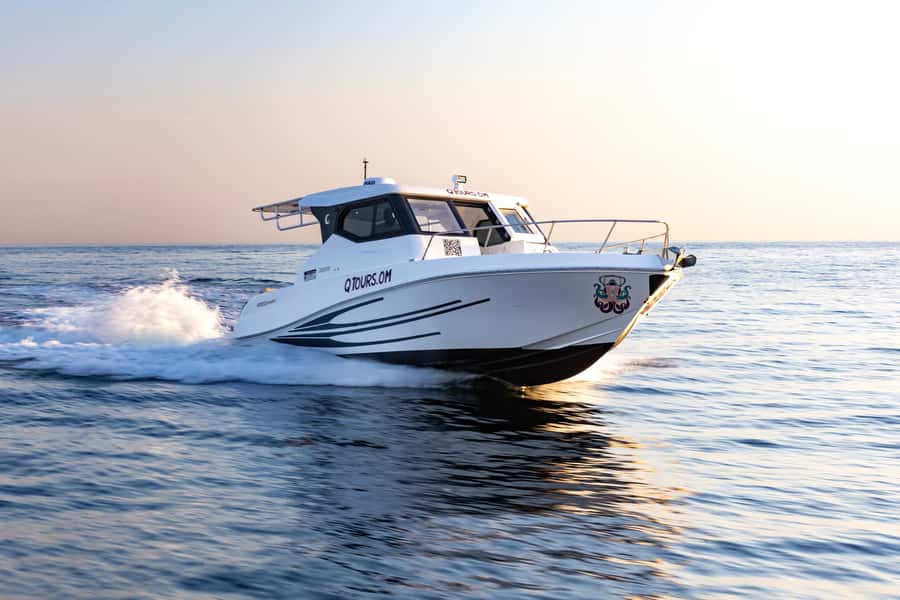 Muscat: Daymaniyat Islands Private Boat Tour with Snorkeling - Picnic lunch among the islands