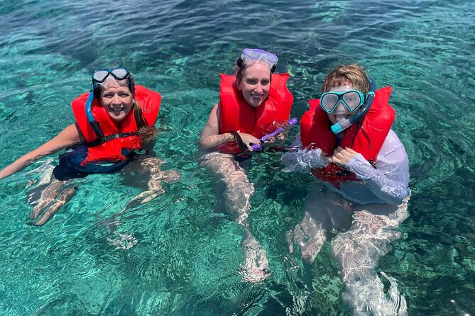 Nassau: 3 islands Pigs,Turtles,Snorkel & Beach Club with lunch - Rainbow Reef and the longer Rose Island stop