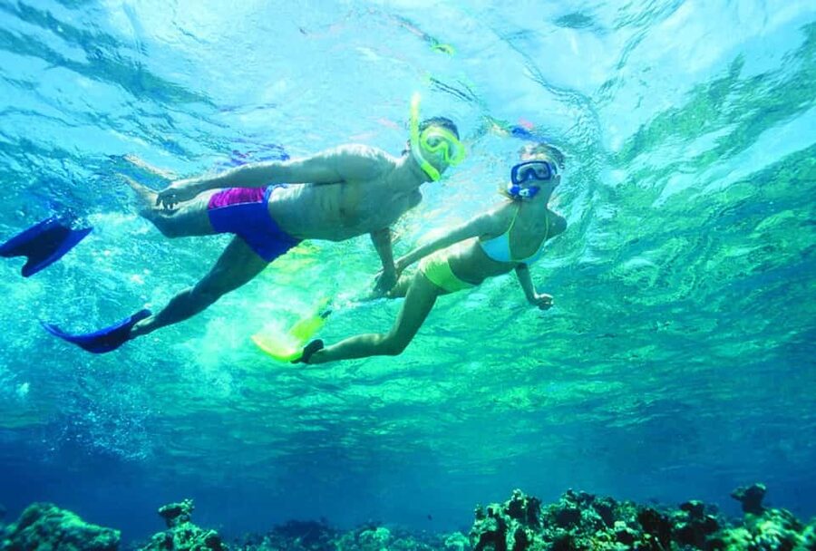 Nassau: Island Hopping Boat Trip with Lunch & Drinks - Boat size, crew service, and comfort