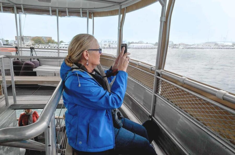 Newport, Rhode Island: Scenic Narragansett Bay Cruise - Mega yachts and the pleasure of simple boat watching