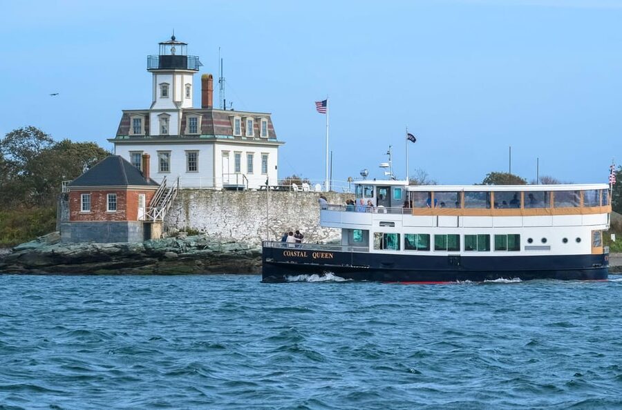 Newport, Rhode Island: Scenic Narragansett Bay Cruise - How the guide affects the experience