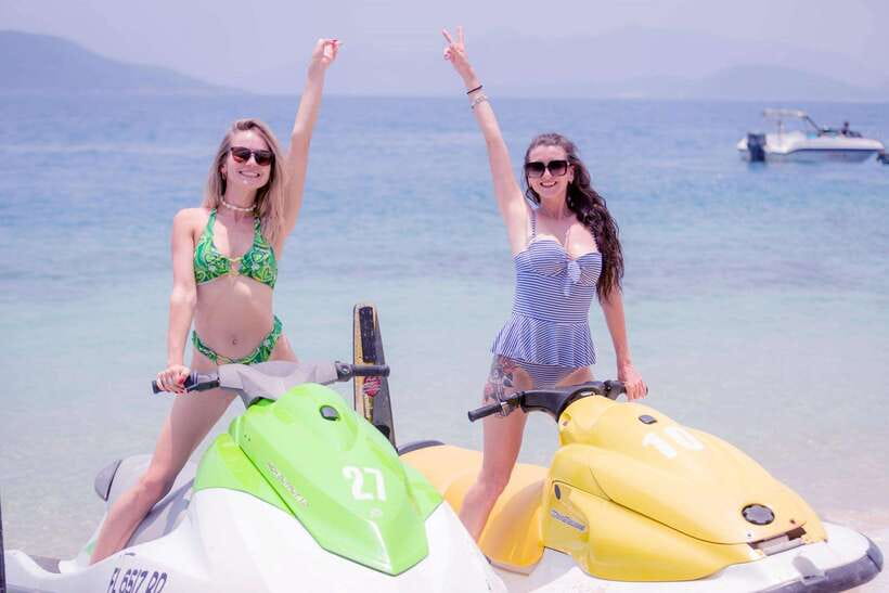 Nha Trang: 3-Island Tour with Lunch and Speedboat Ride - A closer look at the fishing village stop