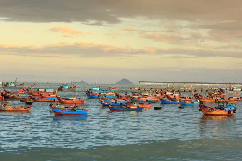 Nha Trang: 3 Islands Tour with Mud or Beach Fun - The floating fishing village adds local life