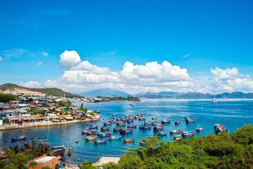 Nha Trang: 3 Islands Tour with Mud or Beach Fun - The canoe ride sets the pace