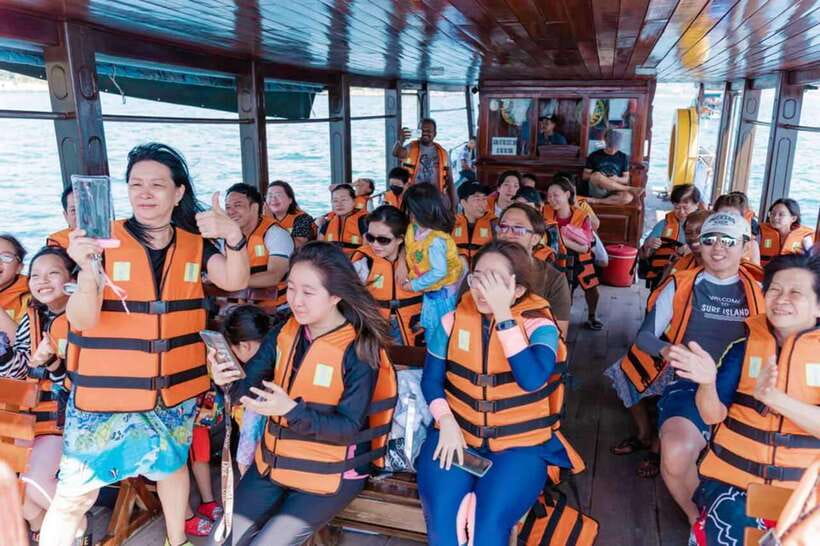 Nha Trang: Island Hopping Boat Tour with Snorkeling & Lunch - Two hours at Sỏi Beach