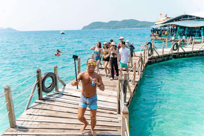Nha Trang: Island Hopping Tour with Snorkeling and Lunch - The floating bar and happy-hour party