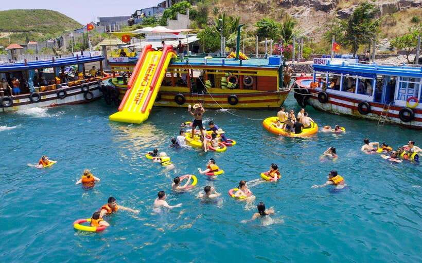 Nha Trang: Island Hopping Tour with Snorkeling and Lunch - Hotel pickup and the ride to Nha Trang Bay