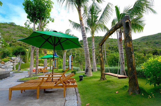 Nha Trang Speedboat Tour Plus Mud Bath On Hon Tam Island - Swimming and extra activities in the bay