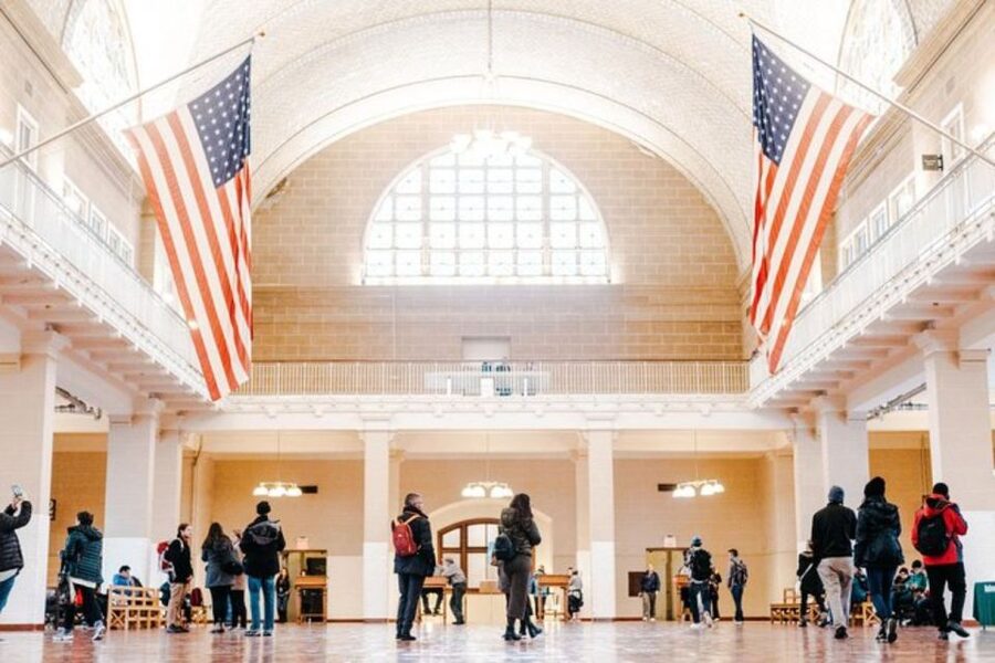 NYC: Statue of Liberty and Ellis Island Tour with Ferry - Two hours or four hours?
