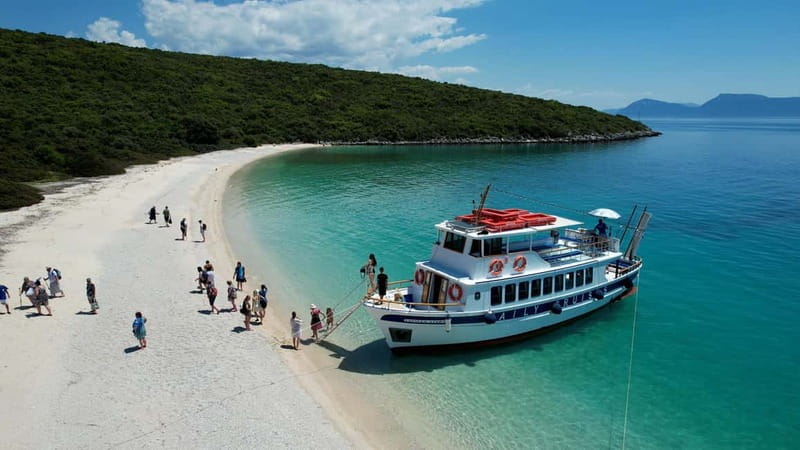 Nydri: Island Hopping Boat Cruise with Beach BBQ Lunch - Food, drinks, and the onboard atmosphere