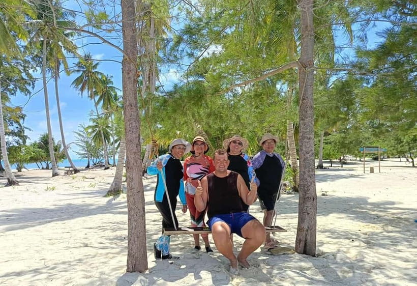 PALAWAN: Balabac Island Hopping with Full board Meals - Candaraman Island and Balabac Parula Lighthouse