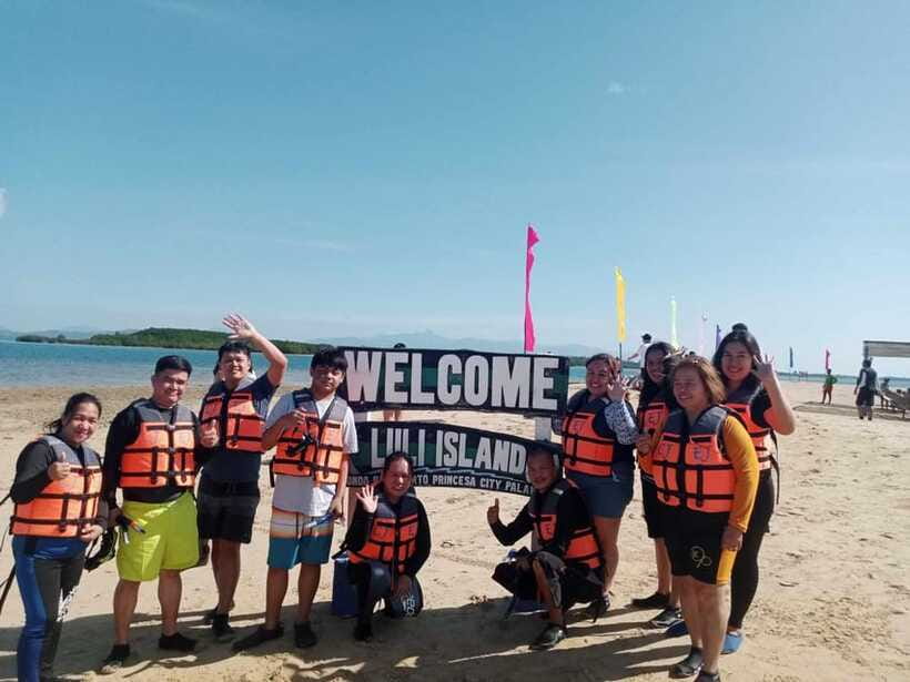 Palawan: Honda Bay Island Hopping Cruise - Filipino lunch with BBQ fish