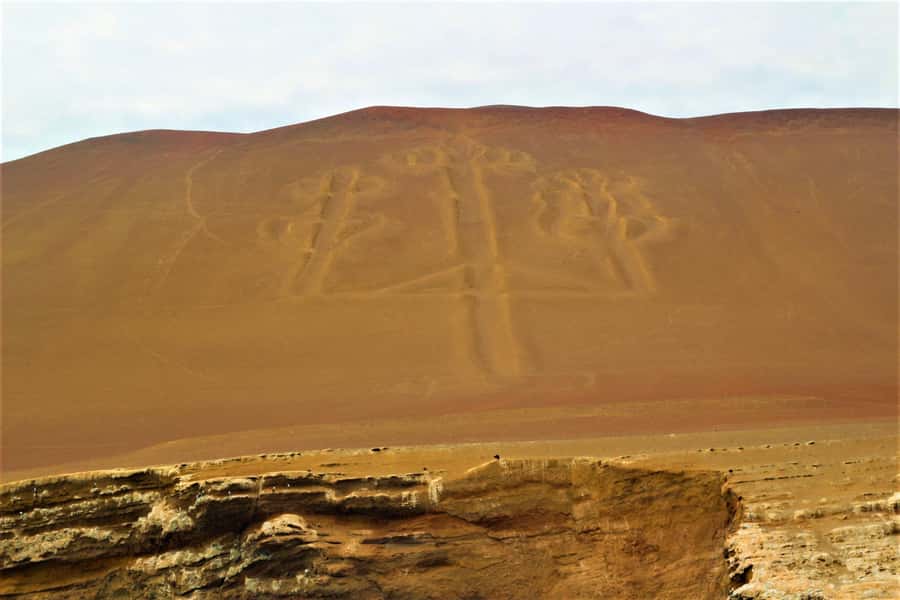 Paracas: Ballestas Islands Guided Boat Tour - Caves, arches, and the shape of the islands