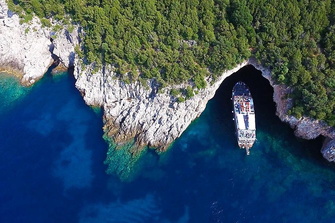 Parga & Sivota Islands Blue Lagoon Cruise from Corfu - The long return and Greek entertainment