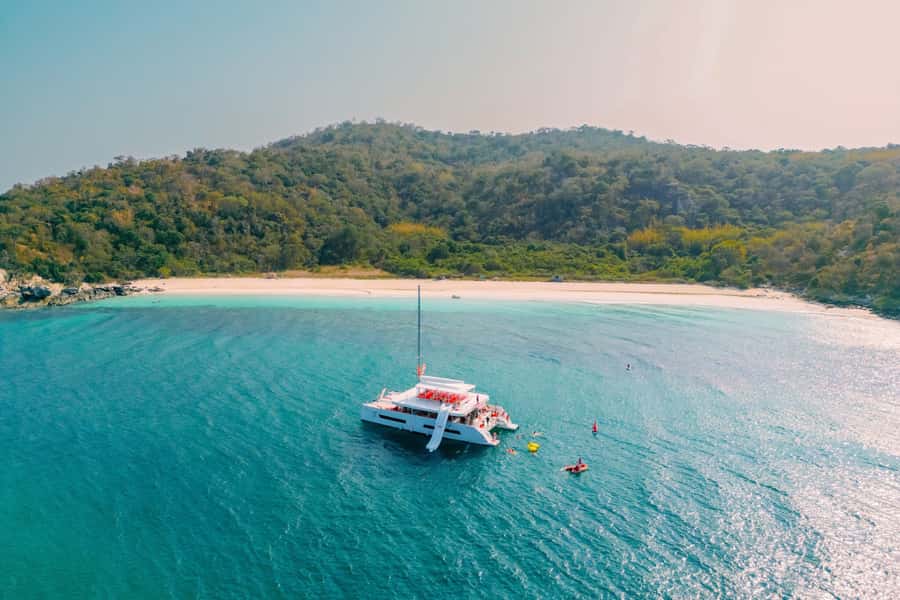 Pattaya: 3-Island Hopping Sunset Yacht & Buffet with Live DJ - Key points at a glance