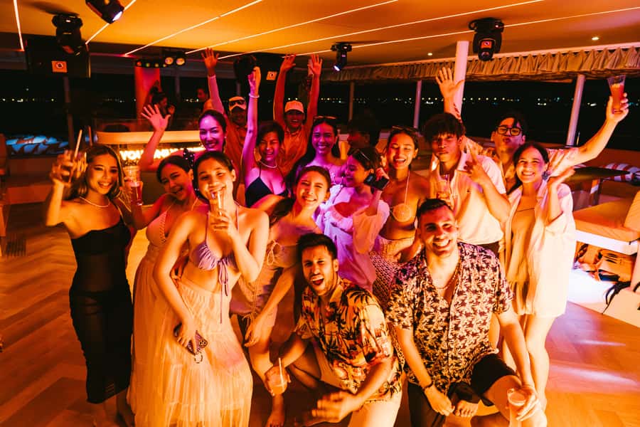 Pattaya: 3-Island Hopping Sunset Yacht & Buffet with Live DJ - Koh Rin: a second chance to get in the water