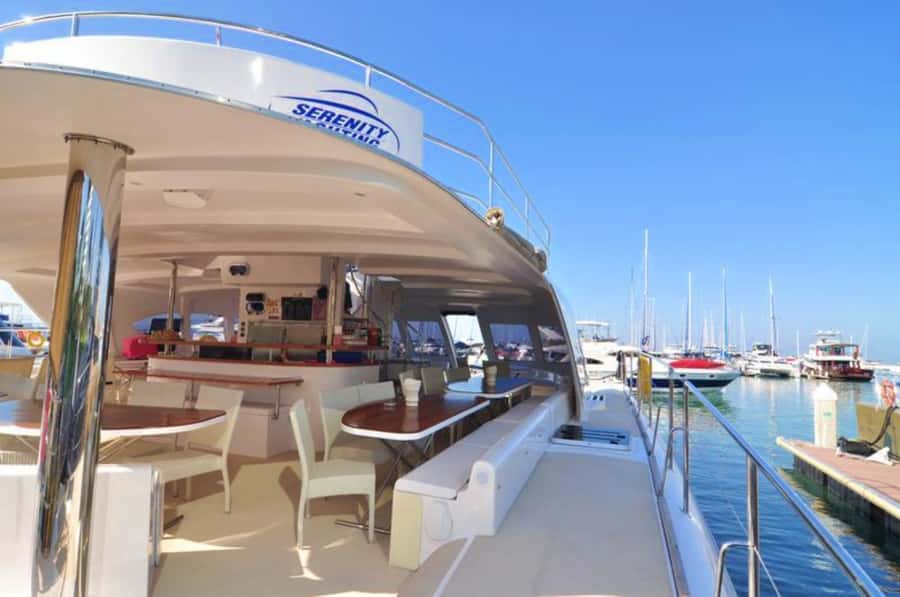 Pattaya: 3 Islands Catamaran Tour with Buffet Lunch - The crew and onboard organization