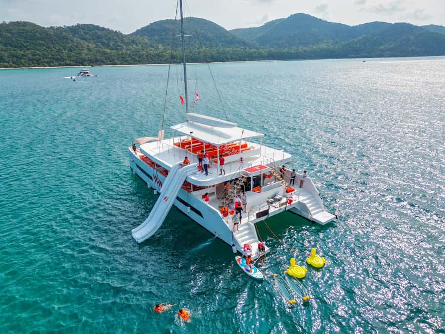 Pattaya: 3 Islands Hopping Day Tour on Catamaran with party - Lunch, shade, and life on board