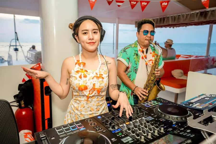 Pattaya: 3 Islands Hopping Day Tour on Catamaran with party - Pickup, crew, and group organization