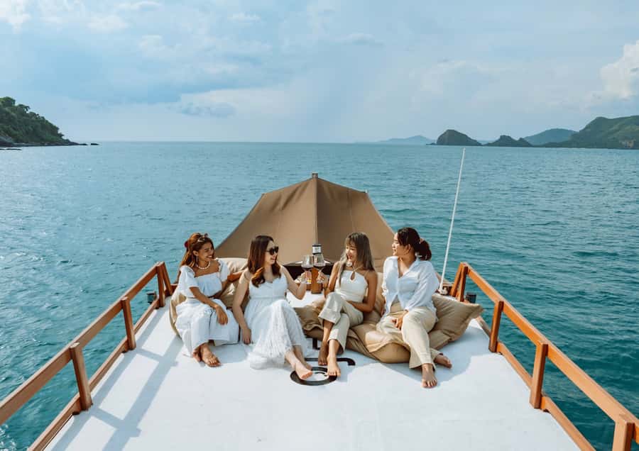 Pattaya: Private Traditional Boat Island Escape in Sattahip - Coves, beaches, and the flexible route