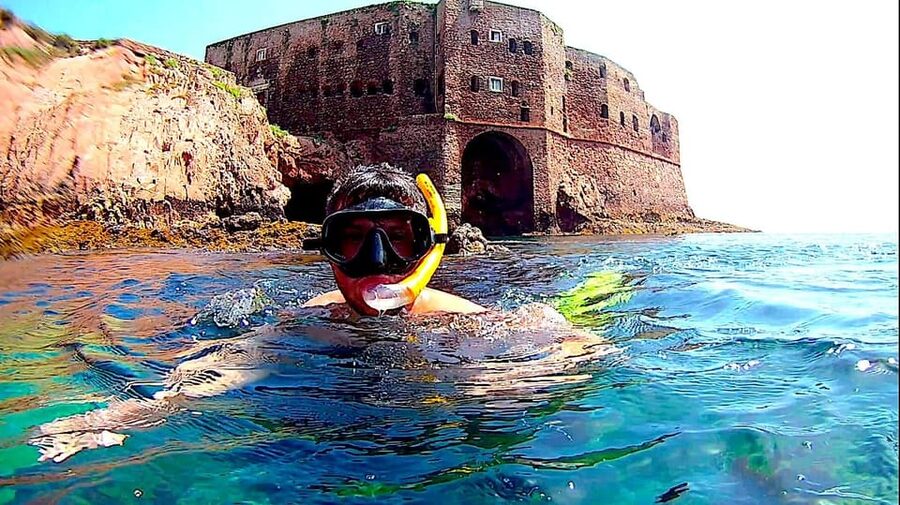 Peniche: Berlengas Island Catamaran Tour + Snorkeling - Choosing between the lighthouse and the fort