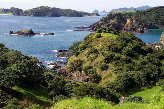 Phantom Sailing Bay of Islands - Setting sail from Russell at 10 a.m.