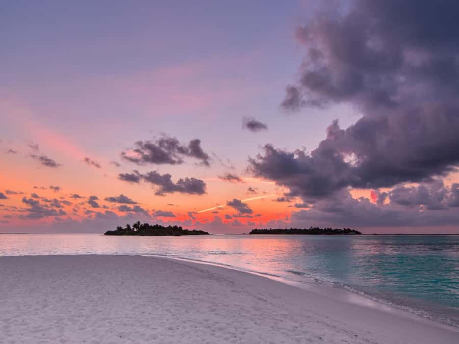 Phi Phi & 4 Islands Sunset tour + Bioluminescent Planktons - Maya Bay and the movie beach