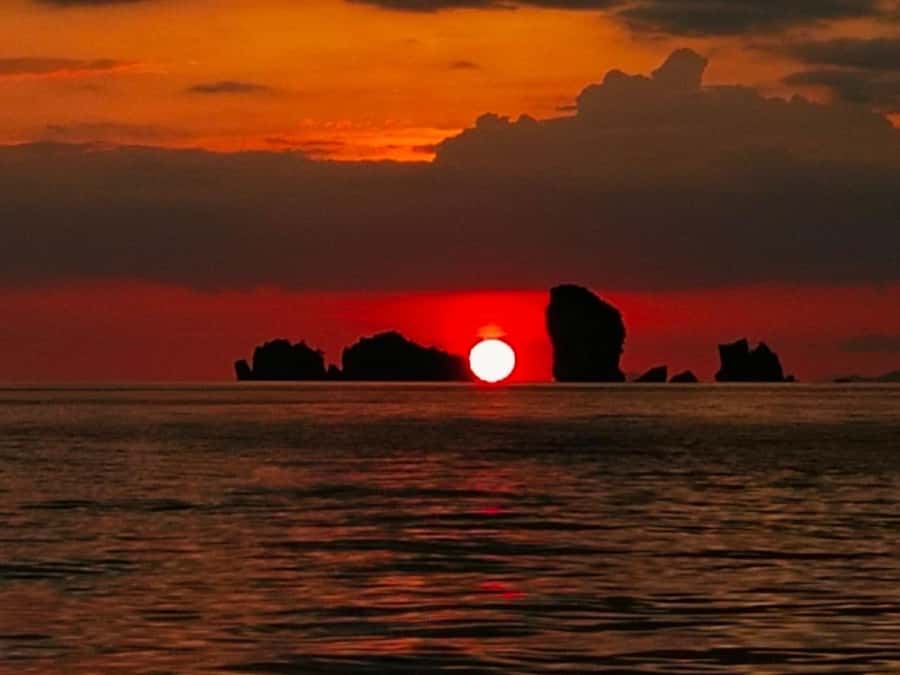 Phi Phi & 4 Islands sunset tour plus bioluminescent plankton - Pileh Lagoon and Phi Phi Le snorkeling