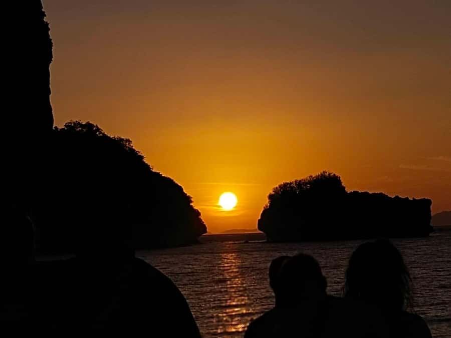 Phi Phi & 4 Islands sunset tour plus bioluminescent plankton - The night swim for glowing plankton
