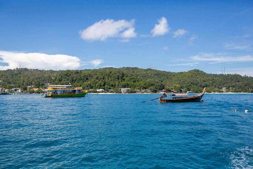 Phi Phi: 7 Island Day Tour by Longtail Boat - Lunch is practical, not a beach restaurant