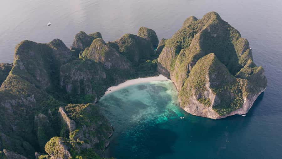 Phi Phi: Exclusive Full Day Longtail Boat to 7 Islands - Loh Samah Bay and the walk toward Maya Bay