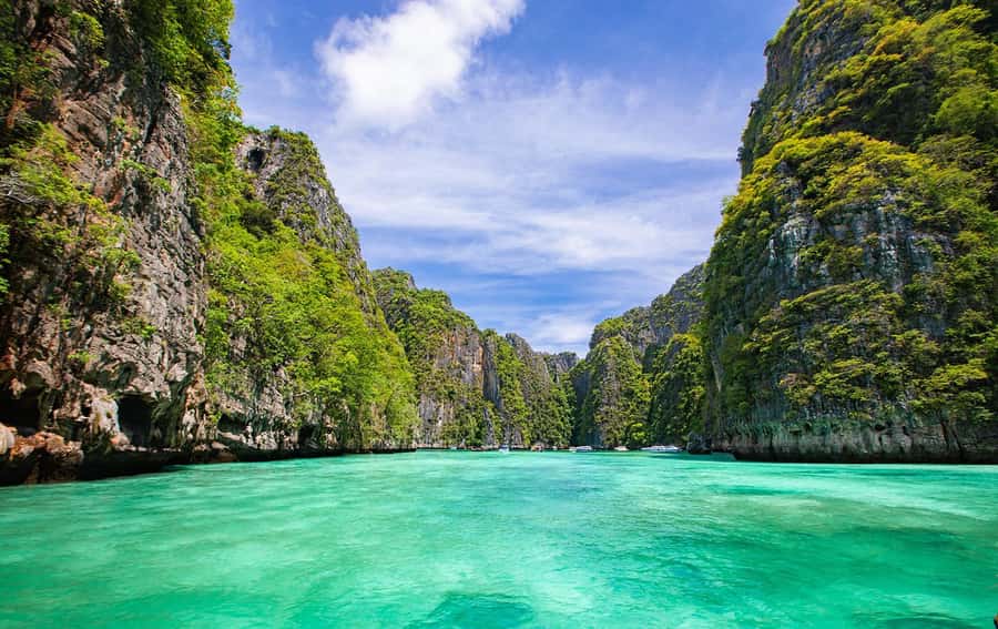 Phi Phi: Full-Day Phi Phi Islands & Sunset Tour by Speedboat - A long day built around the water