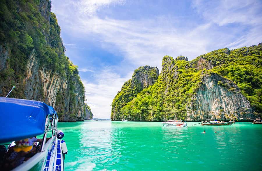 Phi Phi: Full-Day Phi Phi Islands & Sunset Tour by Speedboat - Shark Point and Rantee Bay: the first real swims