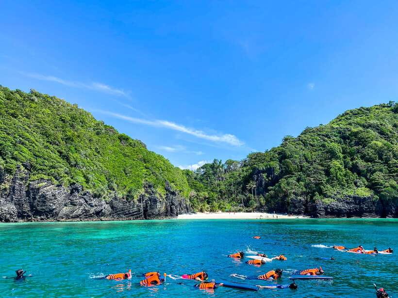 Phi Phi Highlight: Full-Day Island by Speedboat or Catamaran - A full Phi Phi day with a choice of pace